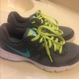Nike Revolution 2 sneakers